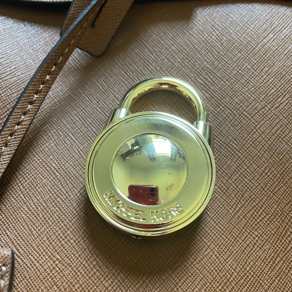 Michael Kors Hamilton Bag - Picture 6 of 7